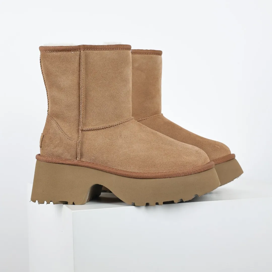 Pick up locally 💰600 Core recommended good price It is a very suitable choice for home furnishings. In the new year, uug launched a series of styles, which are partial to the preferences of young consumers and have also moved to the forefront of fashion trends. Shoe body material: water-repellent coated suede upper, 17 mm UGGPURE™ implantable wool insole, lightweight non-slip and comfortable rubber outsole, with brand LOGO and trademark, with full packaging Size: 35 36 37 38 39 40